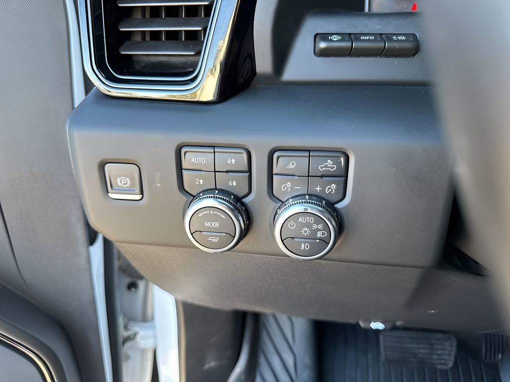 Used 2024 GMC Sierra 1500 AT4 w/ Technology Package image 29