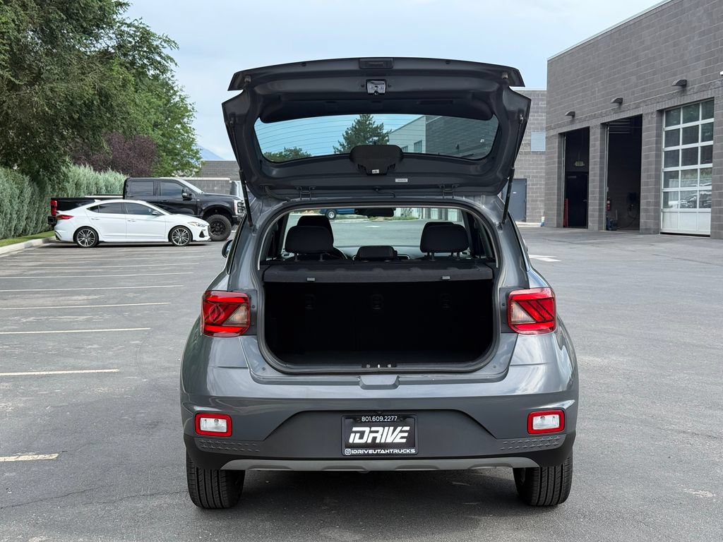 Used 2023 Hyundai Venue SEL w/ Cargo Package FWD image 12