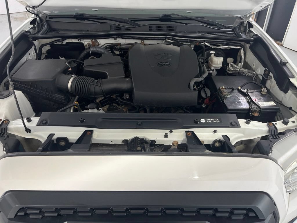 Used 2016 Toyota Tacoma SR5 AWD/4WD image 9
