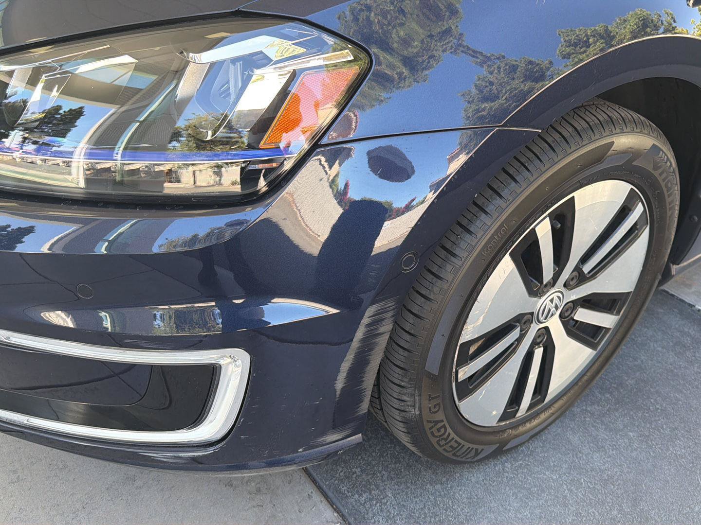 Used 2016 Volkswagen e-Golf SEL Premium w/ Driver Assistance Package FWD image 9