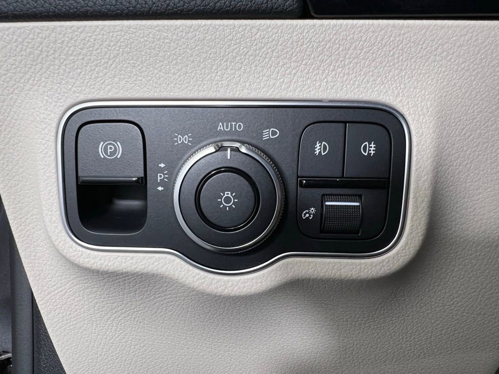 Certified 2023 Mercedes-Benz GLA 250 4MATIC w/ Premium Package image 17
