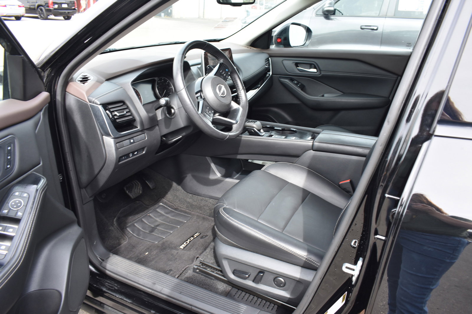 Used 2023 Nissan Rogue SL image 12