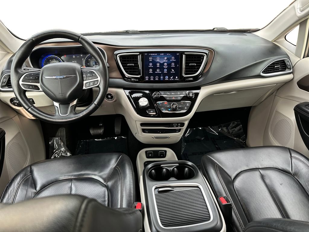 Used 2018 Chrysler Pacifica Touring-L Plus w/ Advanced Safetytec Group FWD image 10
