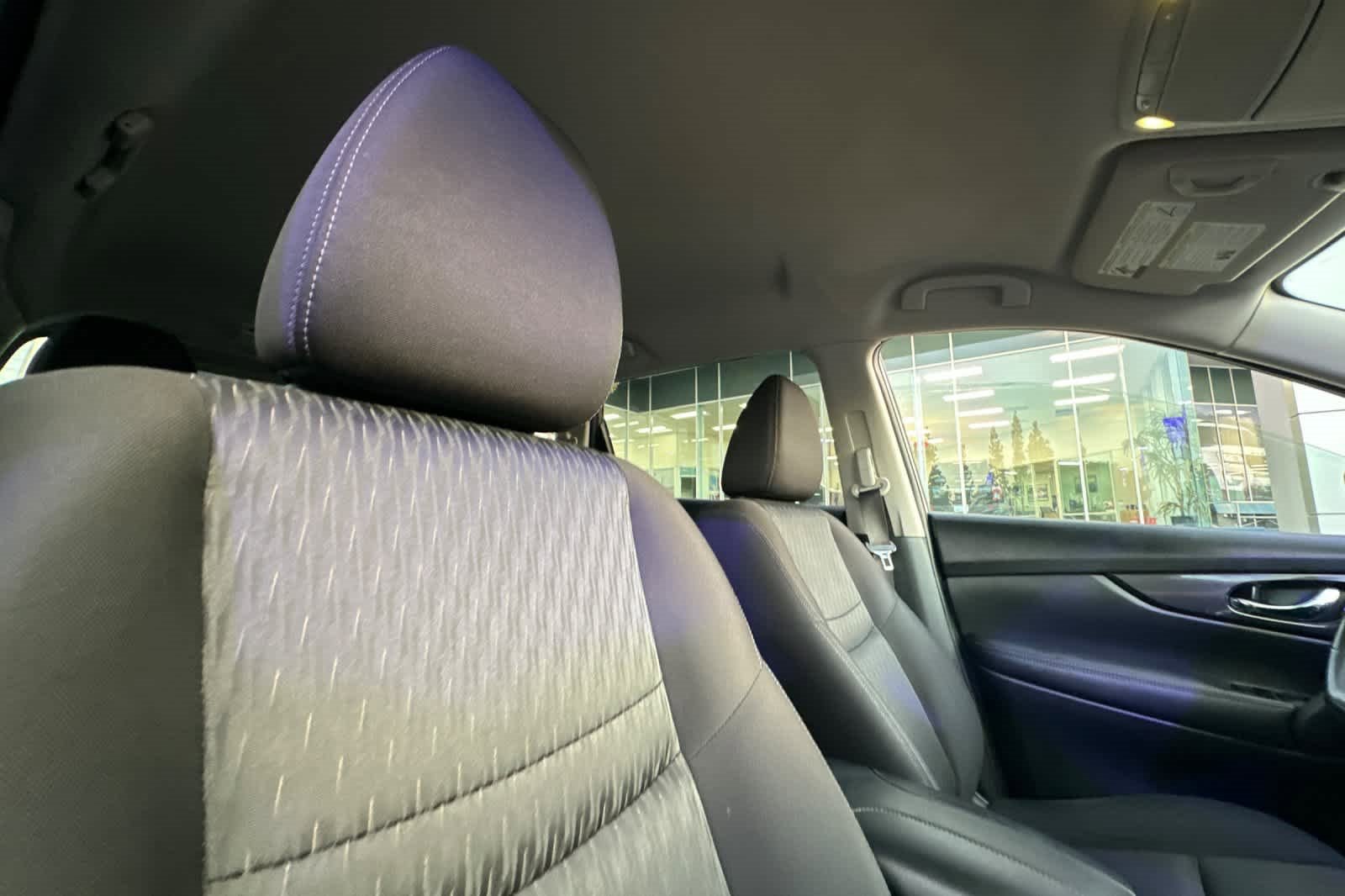 Used 2018 Nissan Rogue SV image 17