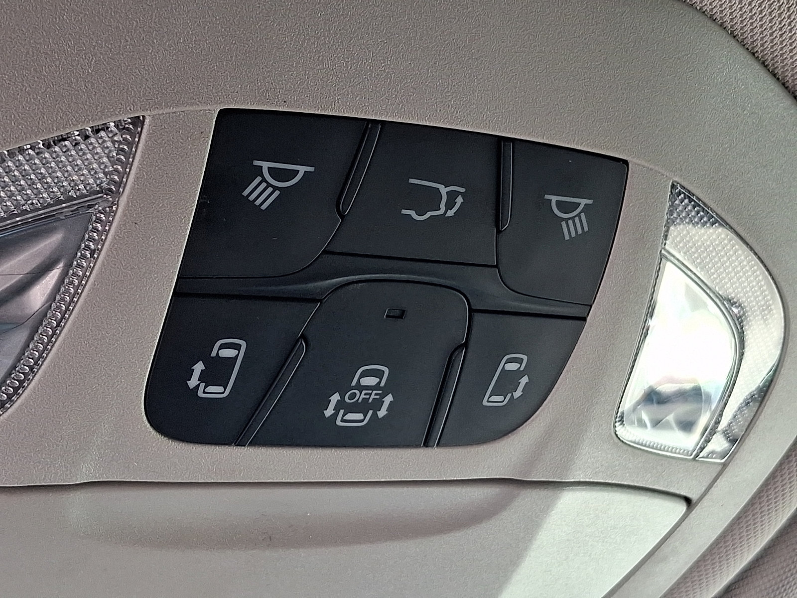 Used 2024 Chrysler Pacifica Touring-L FWD image 27