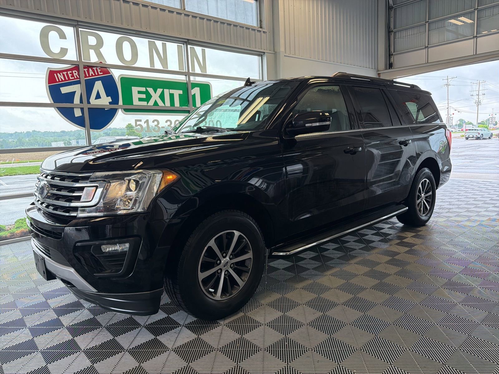 Used 2018 Ford Expedition Max XLT w/ Equipment Group 202A AWD/4WD image 3