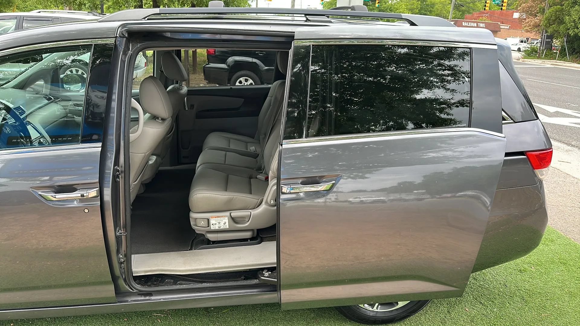 Used 2015 Honda Odyssey Touring image 18