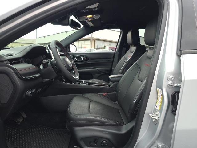 Used 2024 Jeep Compass Trailhawk w/ Trailhawk Elite Group AWD/4WD image 13