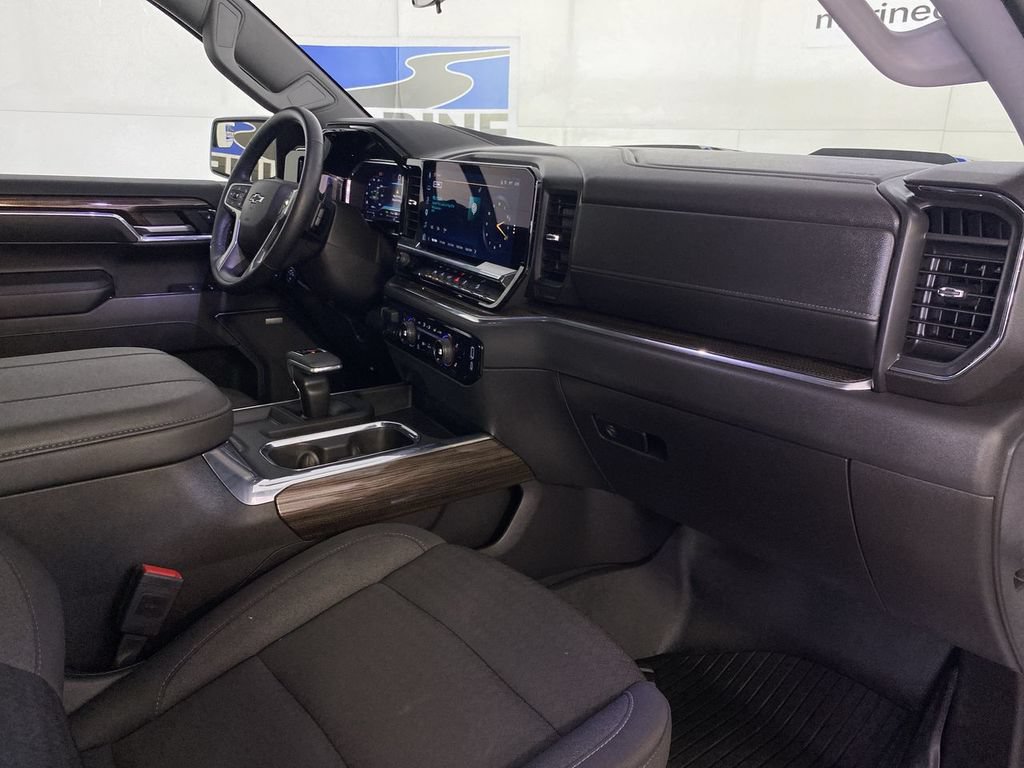 Used 2025 Chevrolet Silverado 1500 LT Trail Boss w/ Convenience Package II AWD/4WD image 35