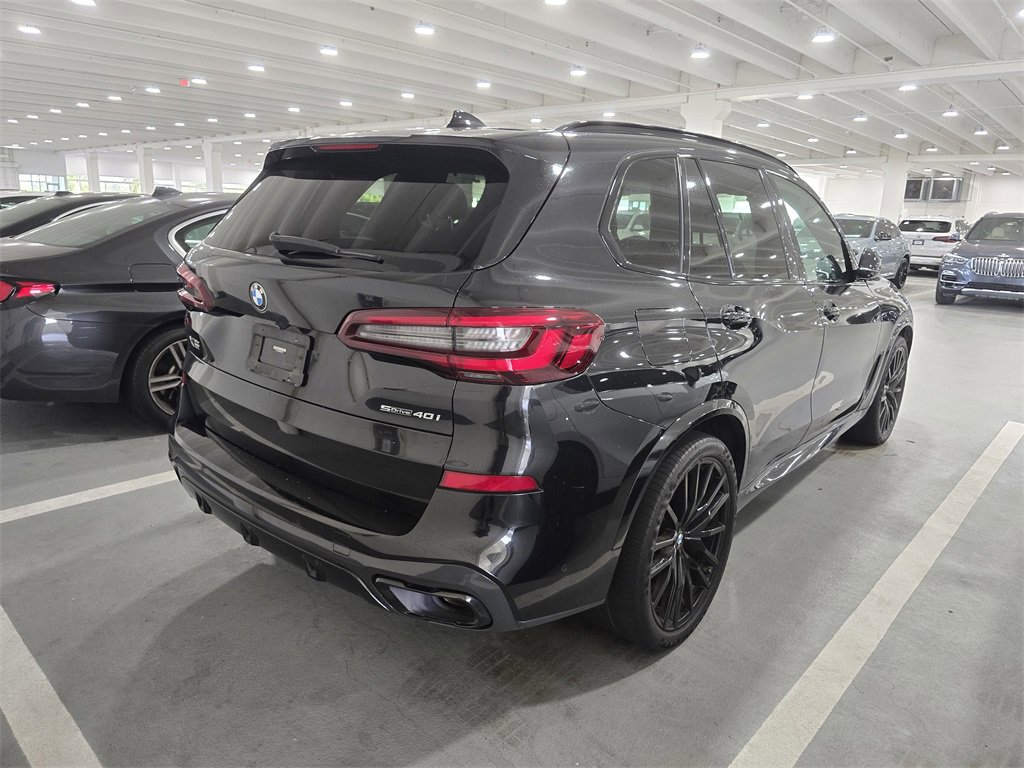 Certified 2022 BMW X5 sDrive40i w/ M Sport Package image 3