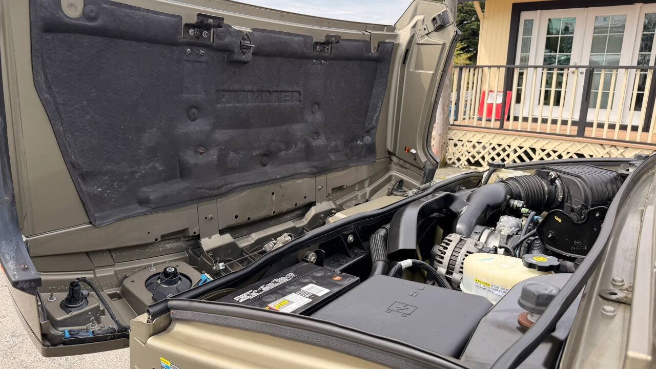 Used 2005 HUMMER H2 SUT w/ Preferred Equipment Group AWD/4WD image 35