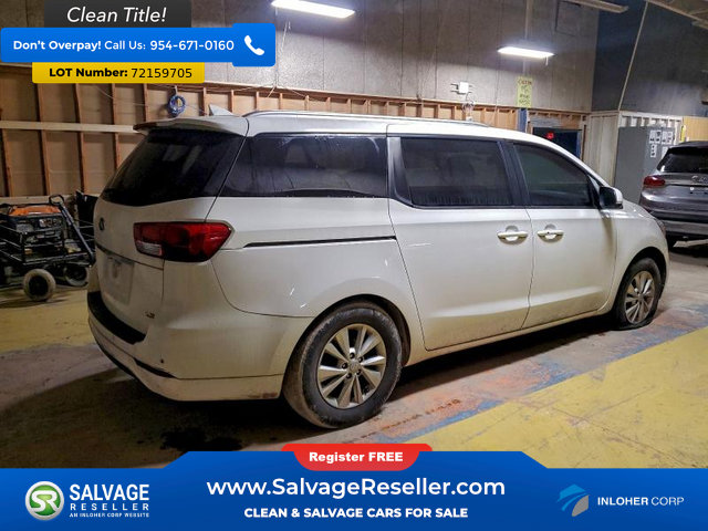 Used 2017 Kia Sedona LX w/ LX Essentials Premium Package image 4