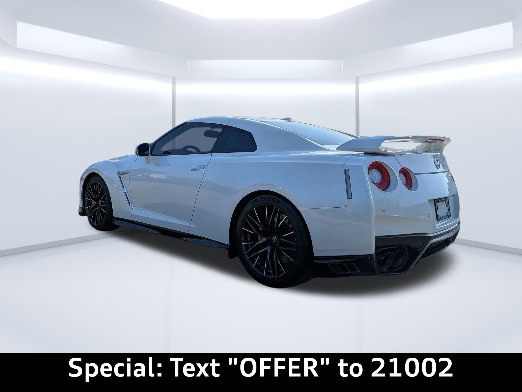 Used 2021 Nissan GT-R Premium image 6