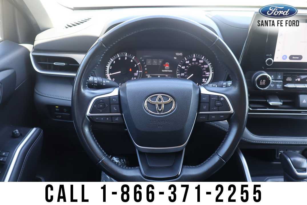 Used 2023 Toyota Highlander LE AWD/4WD image 25
