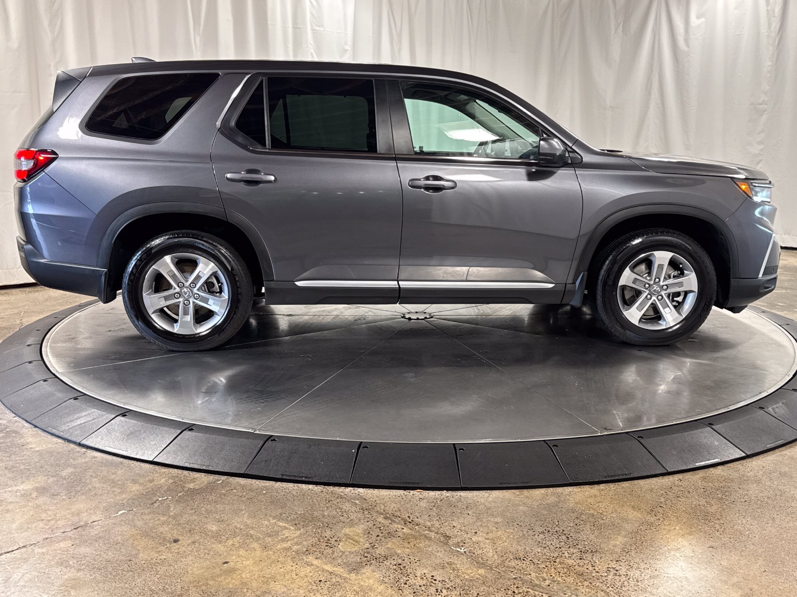 Used 2025 Honda Pilot EX-L image 9