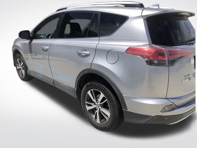 Used 2016 Toyota RAV4 XLE w/ Convenience Package FWD image 7