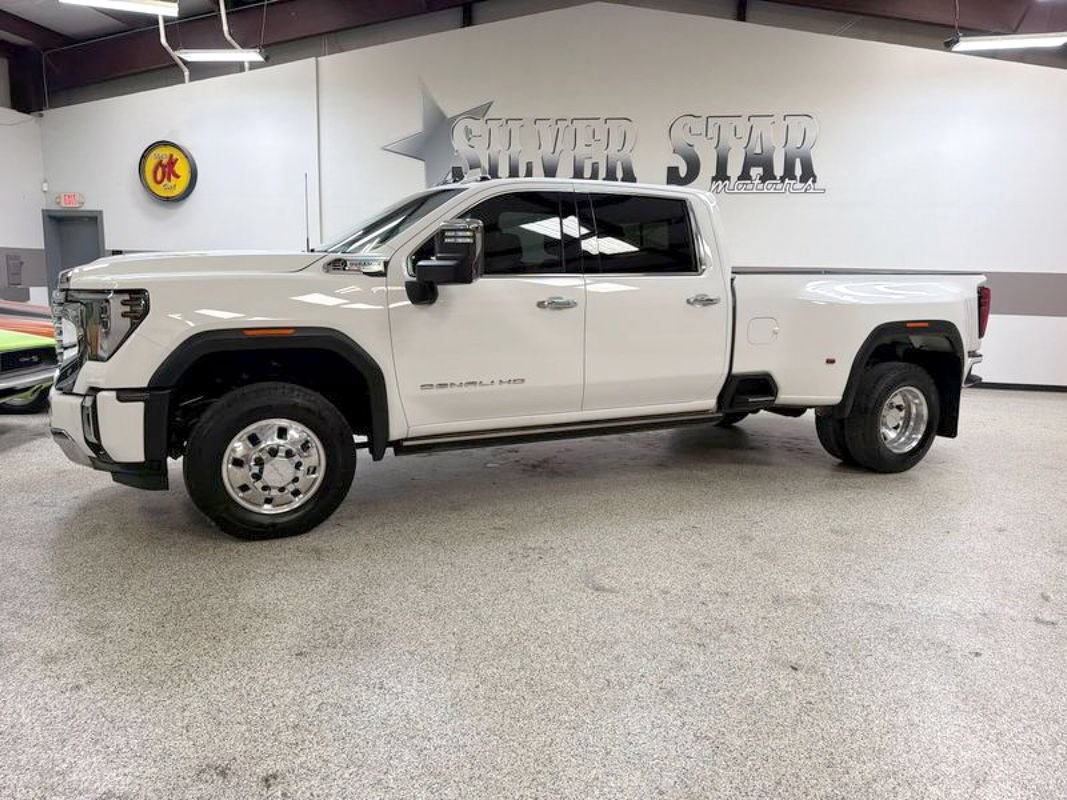 Used 2024 GMC Sierra 3500 Denali w/ Denali Reserve Package AWD/4WD image 2
