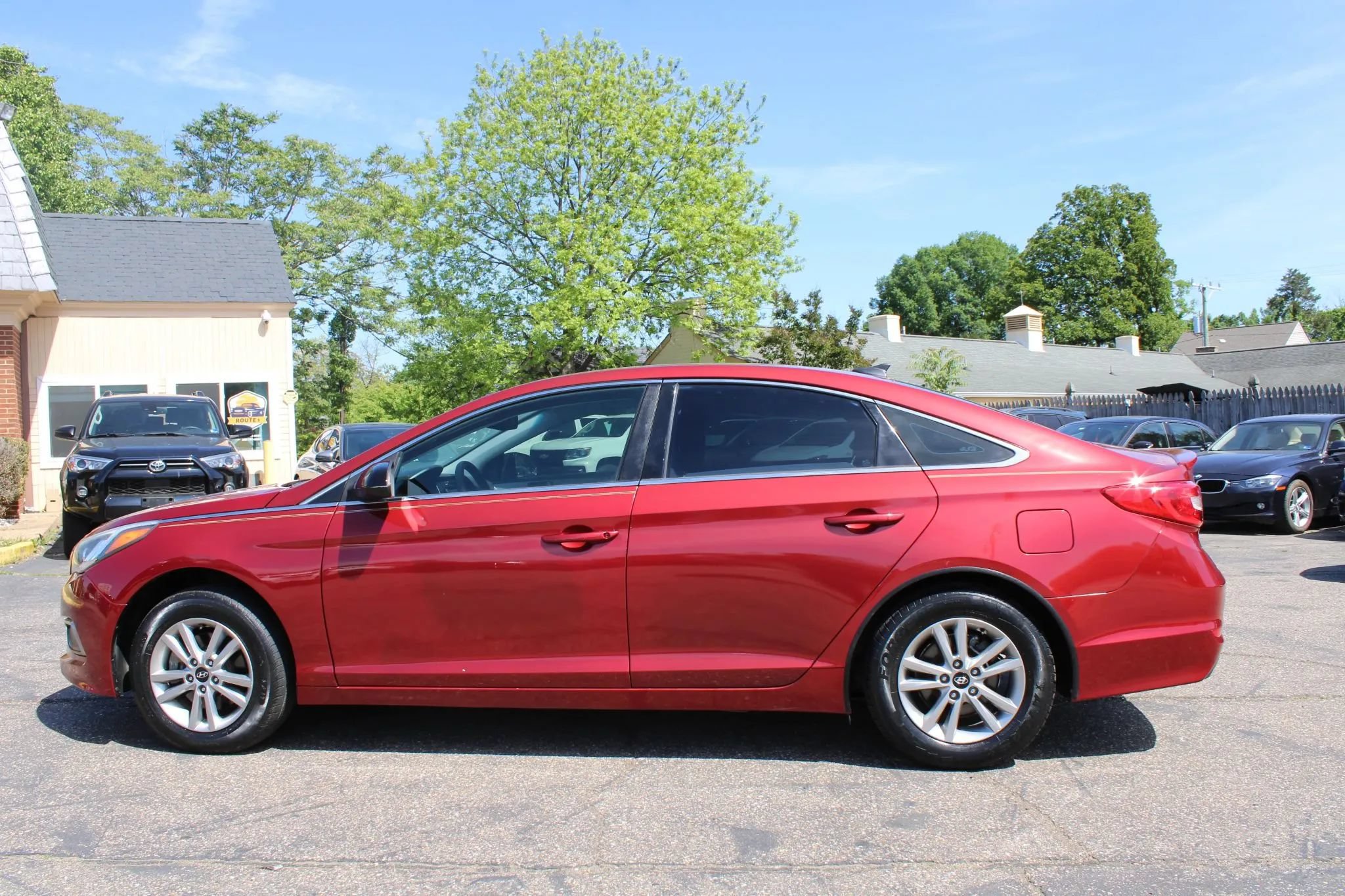 Used 2016 Hyundai Sonata SE FWD image 2
