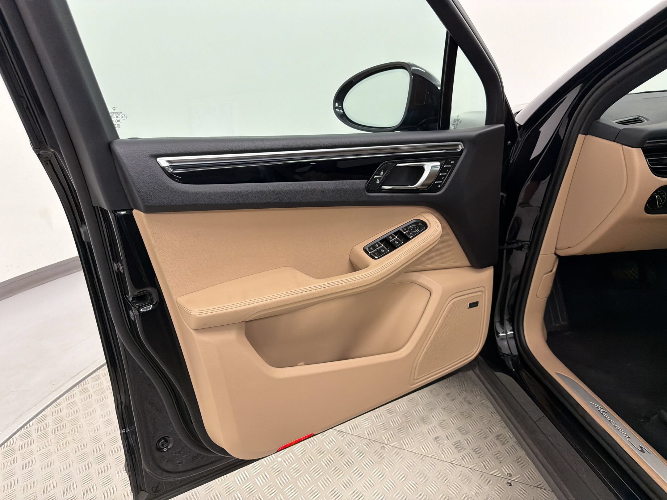 Used 2023 Porsche Macan S AWD/4WD image 13