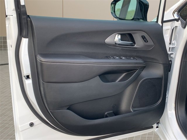 New 2026 Chrysler Pacifica Select image 15