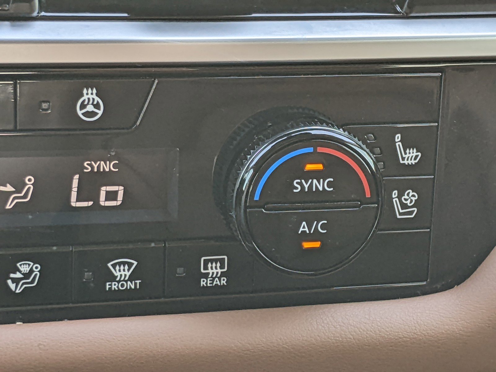 Used 2024 Nissan Pathfinder Platinum w/ Cargo Package image 29