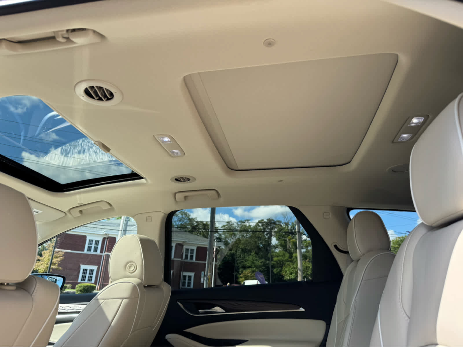 Used 2023 Buick Enclave Avenir w/ Avenir Technology Package AWD/4WD image 27