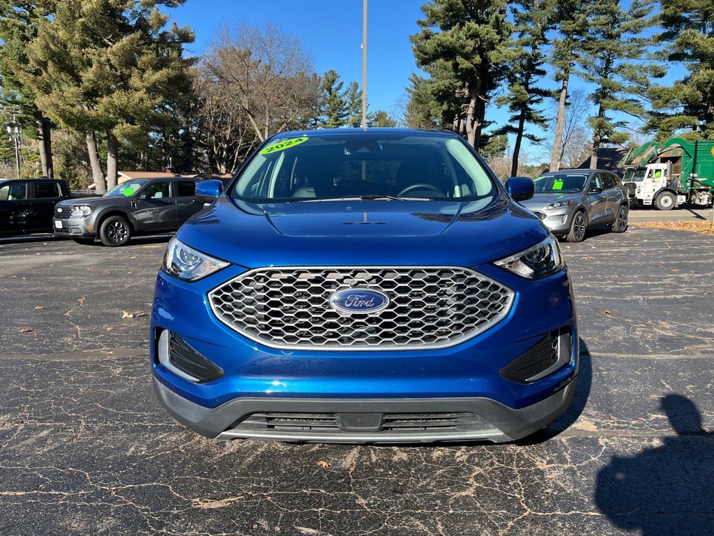 Used 2024 Ford Edge SEL w/ Class II Trailer Tow Package image 2