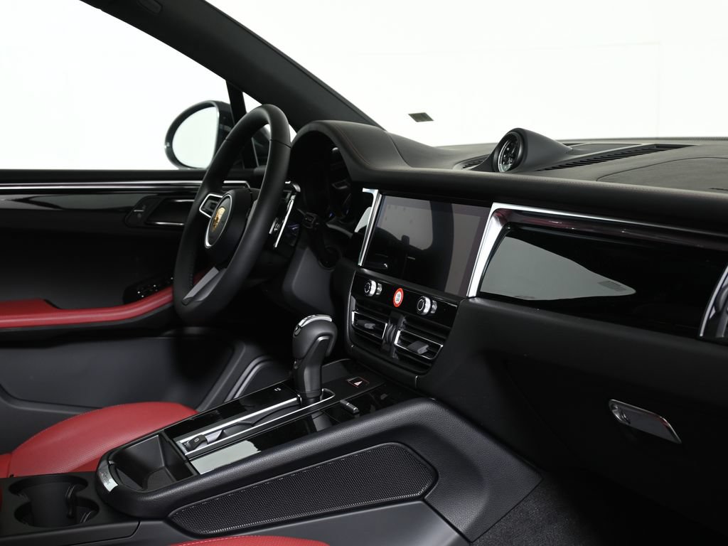 Used 2026 Porsche Macan AWD/4WD image 37