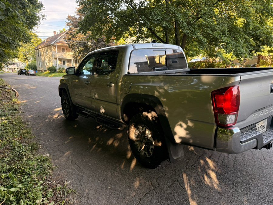 Used 2017 Toyota Tacoma TRD Off-Road w/ Tow Package AWD/4WD image 22