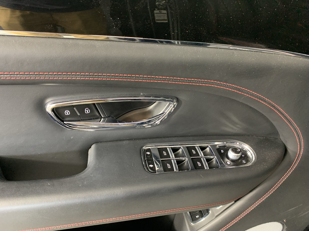 Used 2023 Bentley Bentayga AWD/4WD image 13