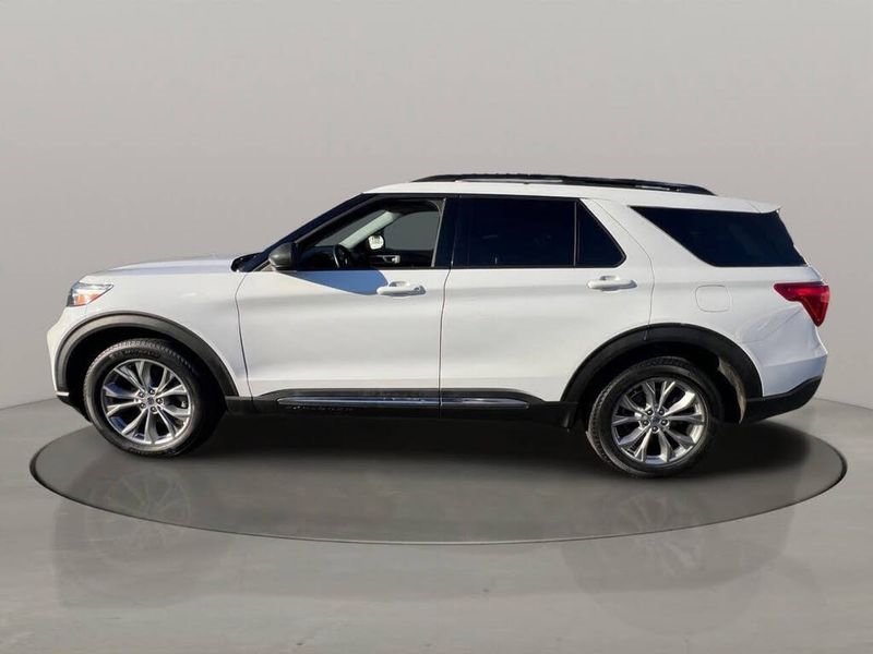 Used 2021 Ford Explorer XLT w/ Equipment Group 202A image 3