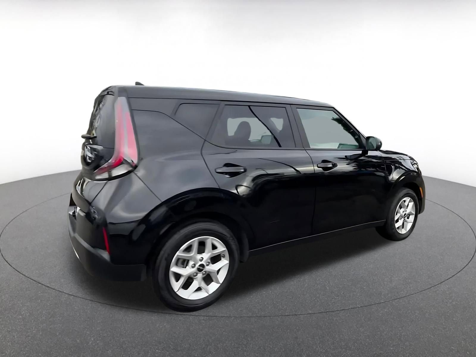 Used 2025 Kia Soul LX w/ LX Technology Package image 14