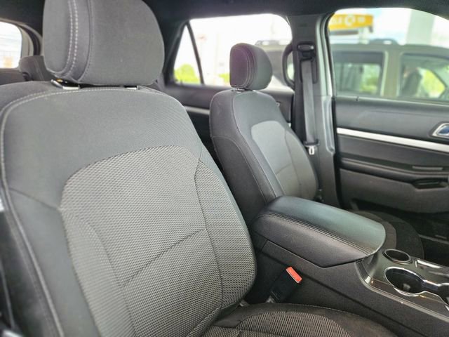 Used 2017 Ford Explorer XLT image 13