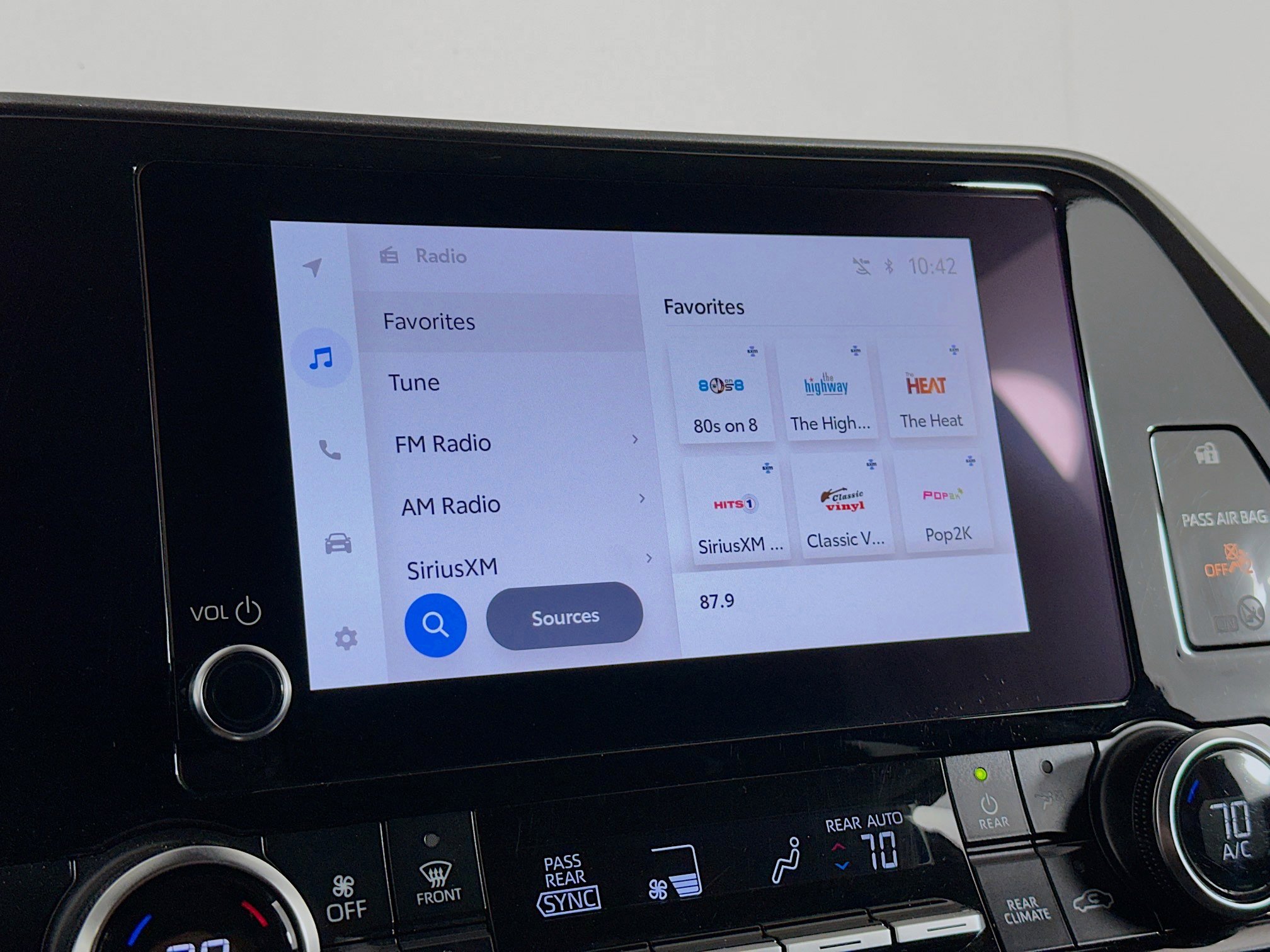 Used 2025 Toyota Highlander LE FWD image 21