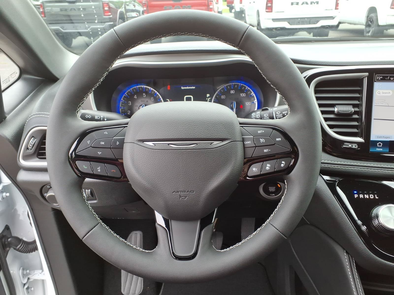 New 2027 Chrysler Pacifica Limited FWD image 18