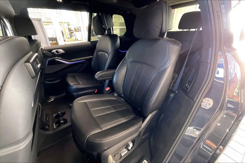 Used 2021 BMW X7 M50i w/ Cold Weather Package AWD/4WD image 14