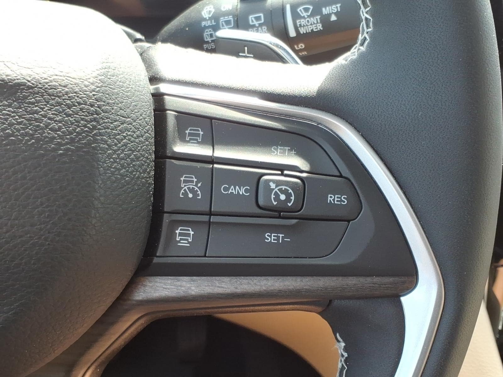 Used 2023 Jeep Grand Cherokee Limited AWD/4WD image 18