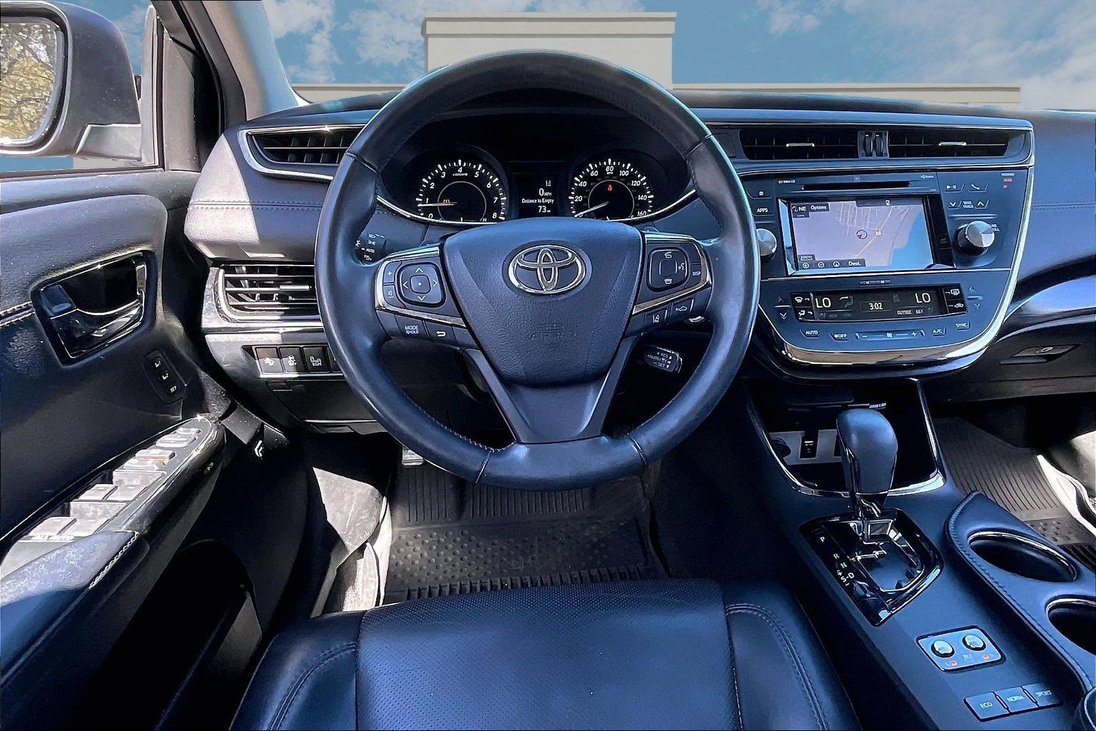 Used 2018 Toyota Avalon Limited w/ All Weather Liner Package FWD image 5