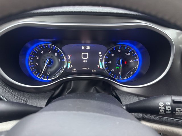 Used 2018 Chrysler Pacifica Limited FWD image 17