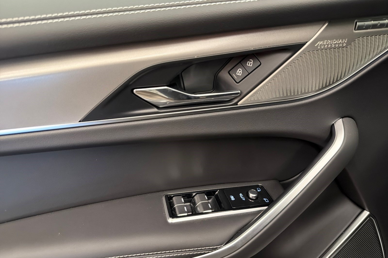 New 2026 Jaguar F-PACE R-Dynamic S AWD/4WD image 13