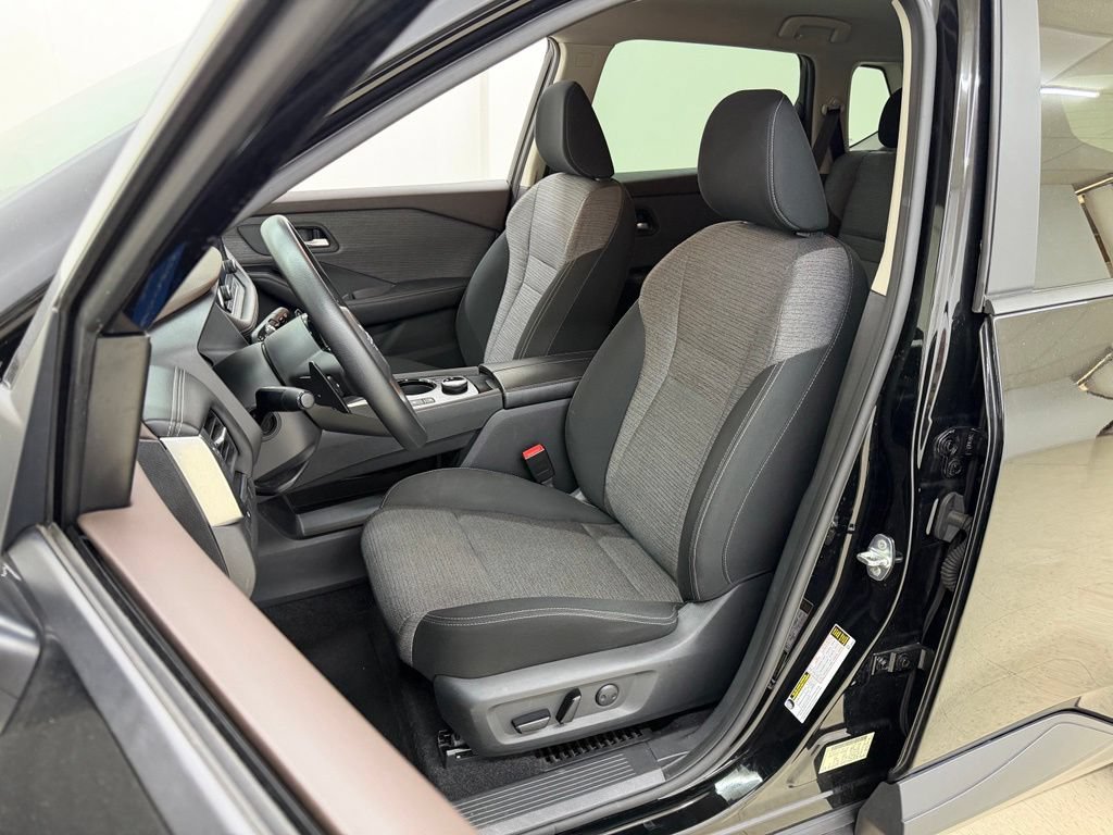 Used 2023 Nissan Rogue SV AWD/4WD image 19