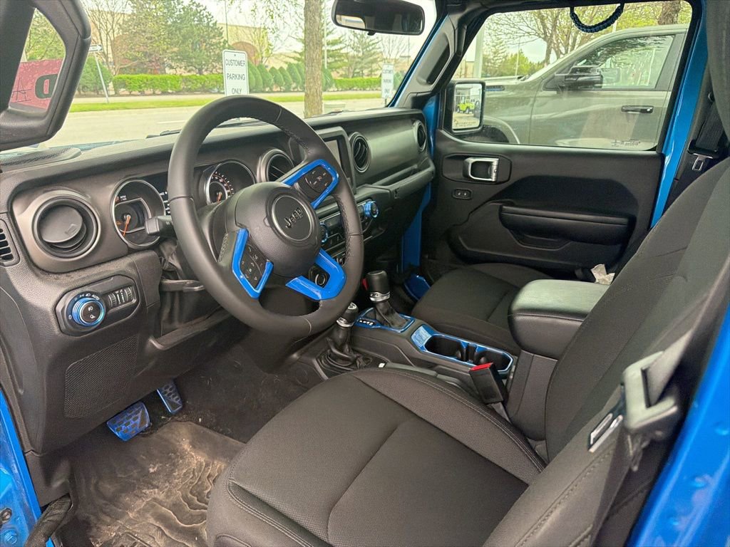 Used 2022 Jeep Gladiator Willys image 7