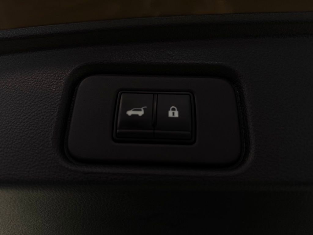 Used 2024 Nissan Pathfinder Platinum image 30