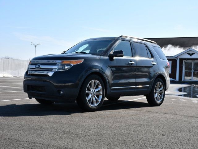 Used 2013 Ford Explorer XLT image 3