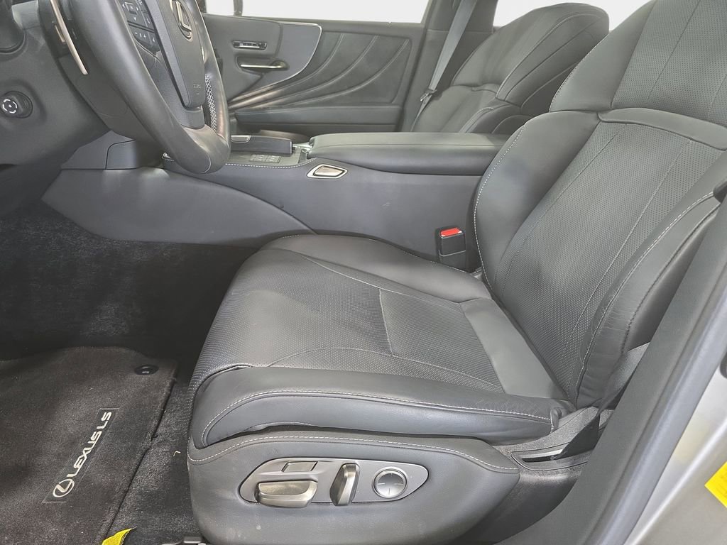 Used 2023 Lexus LS 500 w/ Accessory Package (Z2) RWD image 25