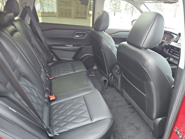 Used 2023 Nissan Rogue Platinum w/ Platinum Premium Package image 16