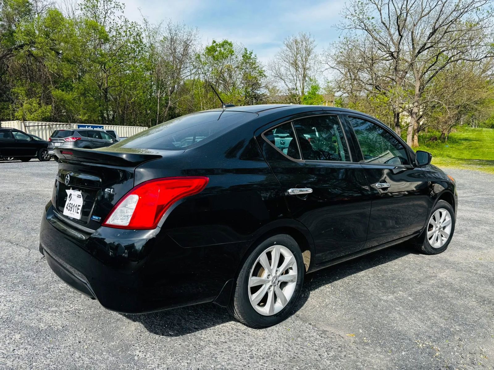 Used 2016 Nissan Versa SL FWD image 3