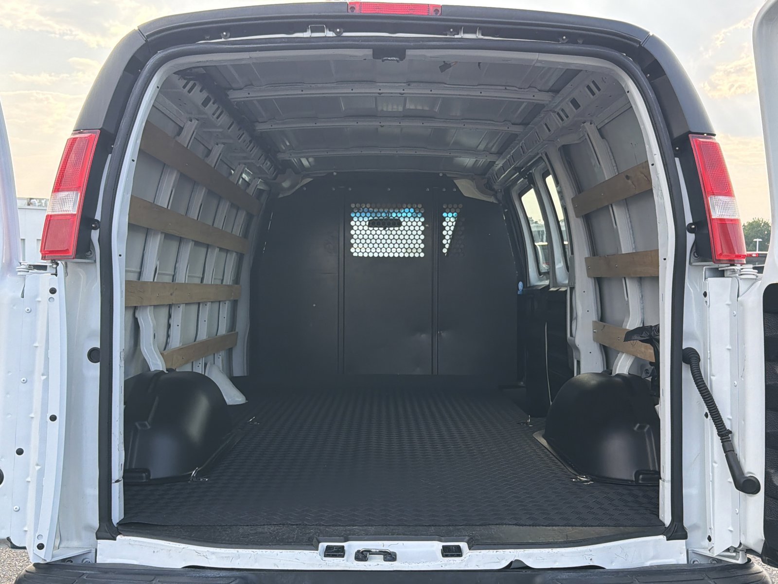 Used 2024 GMC Savana 2500 w/ Driver Convenience Package RWD image 31