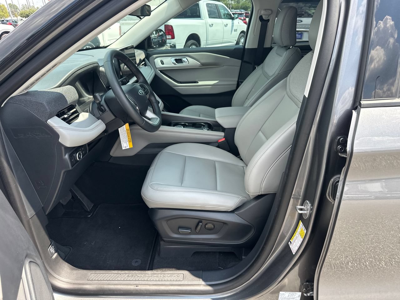 New 2026 Ford Explorer Active w/ Active Comfort Package RWD image 9