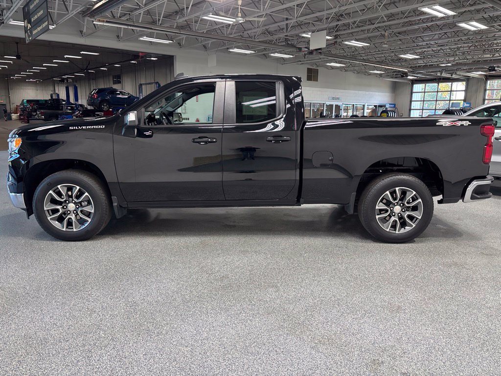 Used 2024 Chevrolet Silverado 1500 LT AWD/4WD image 4